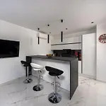 Royal House 3 *