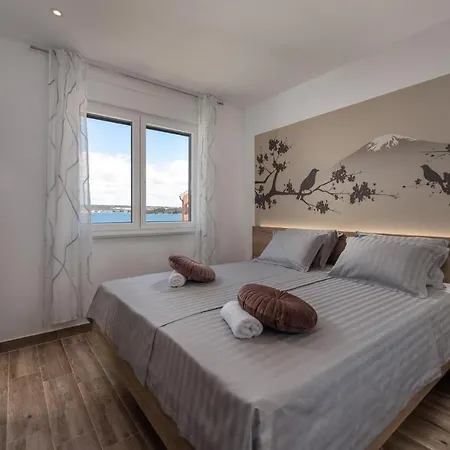 Royal House 3 * Pašman