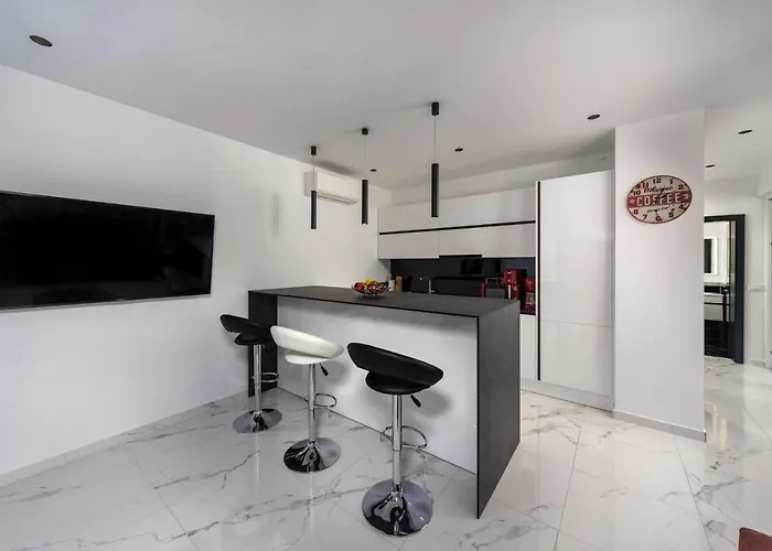 Royal House 3 *