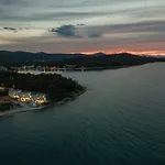 Royal House 3 度假居 Pašman