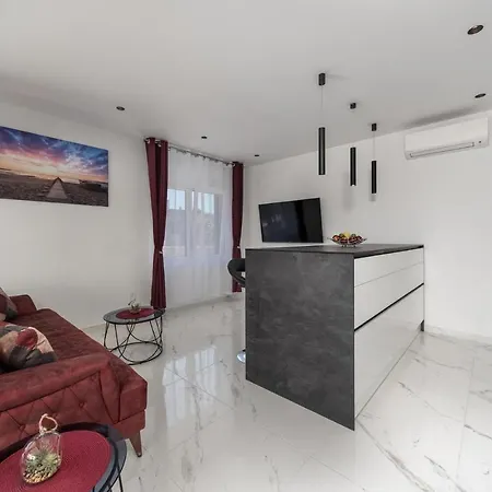Royal House 3 * Pašman