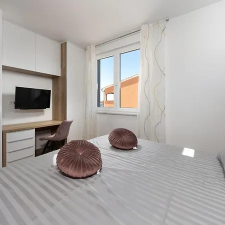 Royal House 3 Nyaraló Pašman