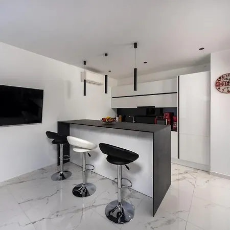 Royal House 3 *
