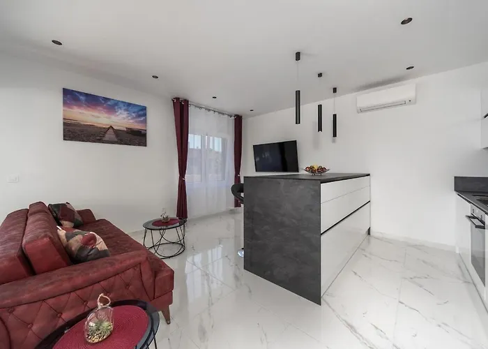 Royal House 3 * Pašman