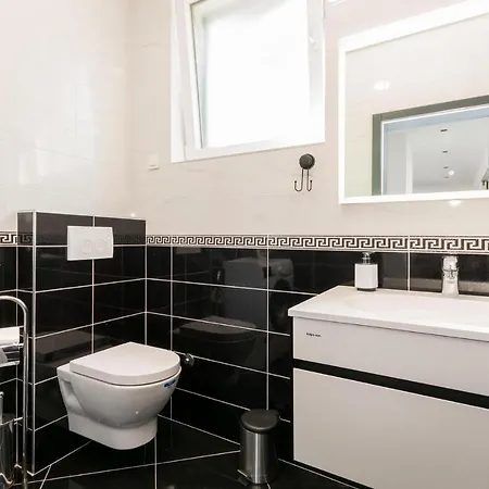 Royal House 3 * Pašman