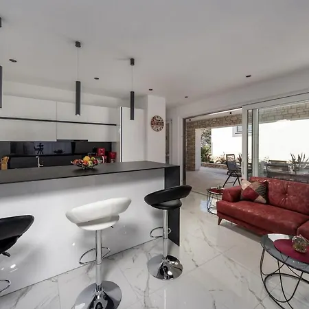 Vakantiehuis Royal House 3 *