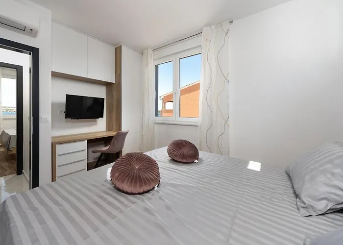 Royal House 3 Nyaraló Pašman