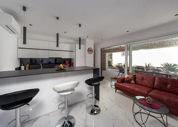 Nyaraló Royal House 3 *